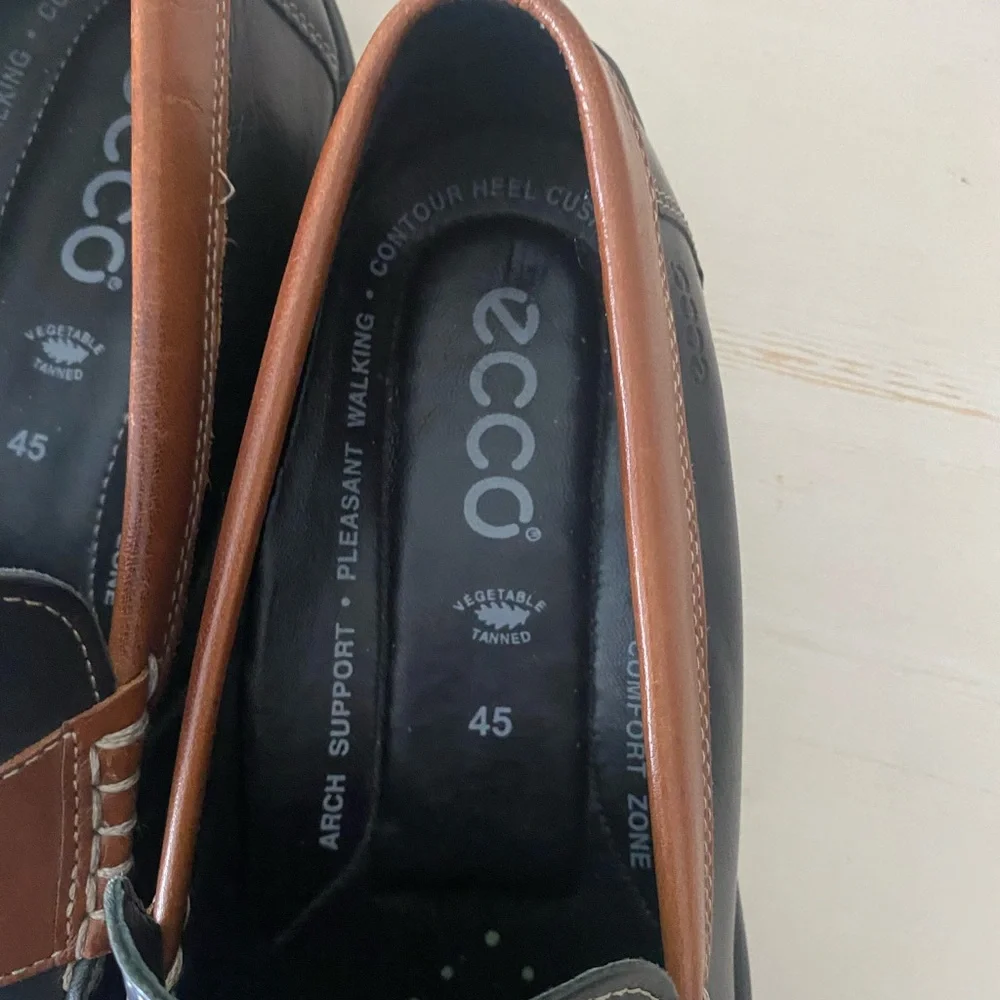 ECCO Men's Black and Tan Slip-On Loafers Size 45 (11/11.5)